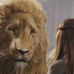 Imagem do leão Aslan conversando com Lúcia, do filme "As Crônicas de Nárnia".