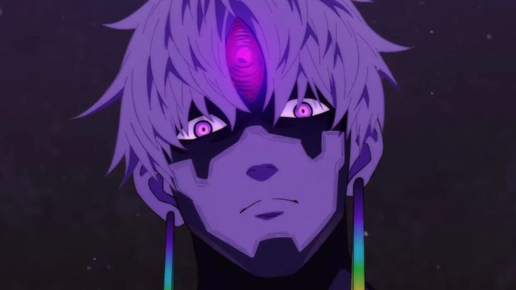 Personagem Jiji no arco Olho Maldito do anime Dandadan, envolto em tons arroxeados, com expressão sombria e três olhos visíveis, transmitindo a atmosfera sobrenatural da cena.