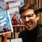 Autor Felipe Cabral, com seu livro "Nossa Grande Chance"