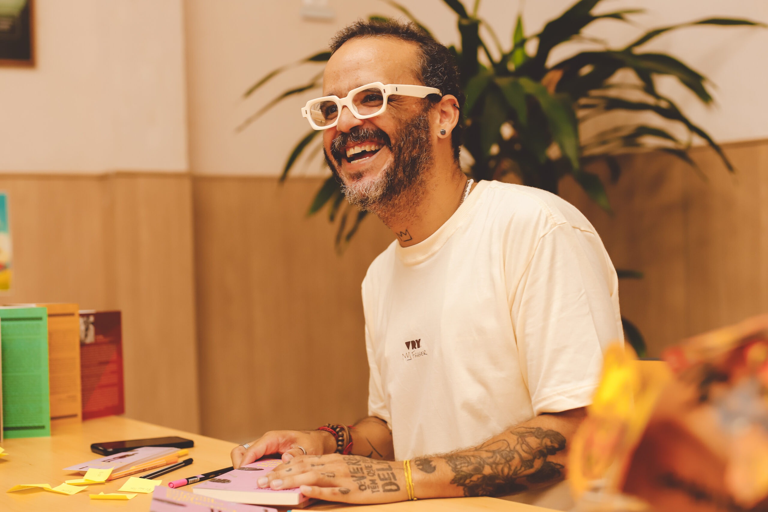 Ian Fraser se aventura no íntimo em novo seu livro